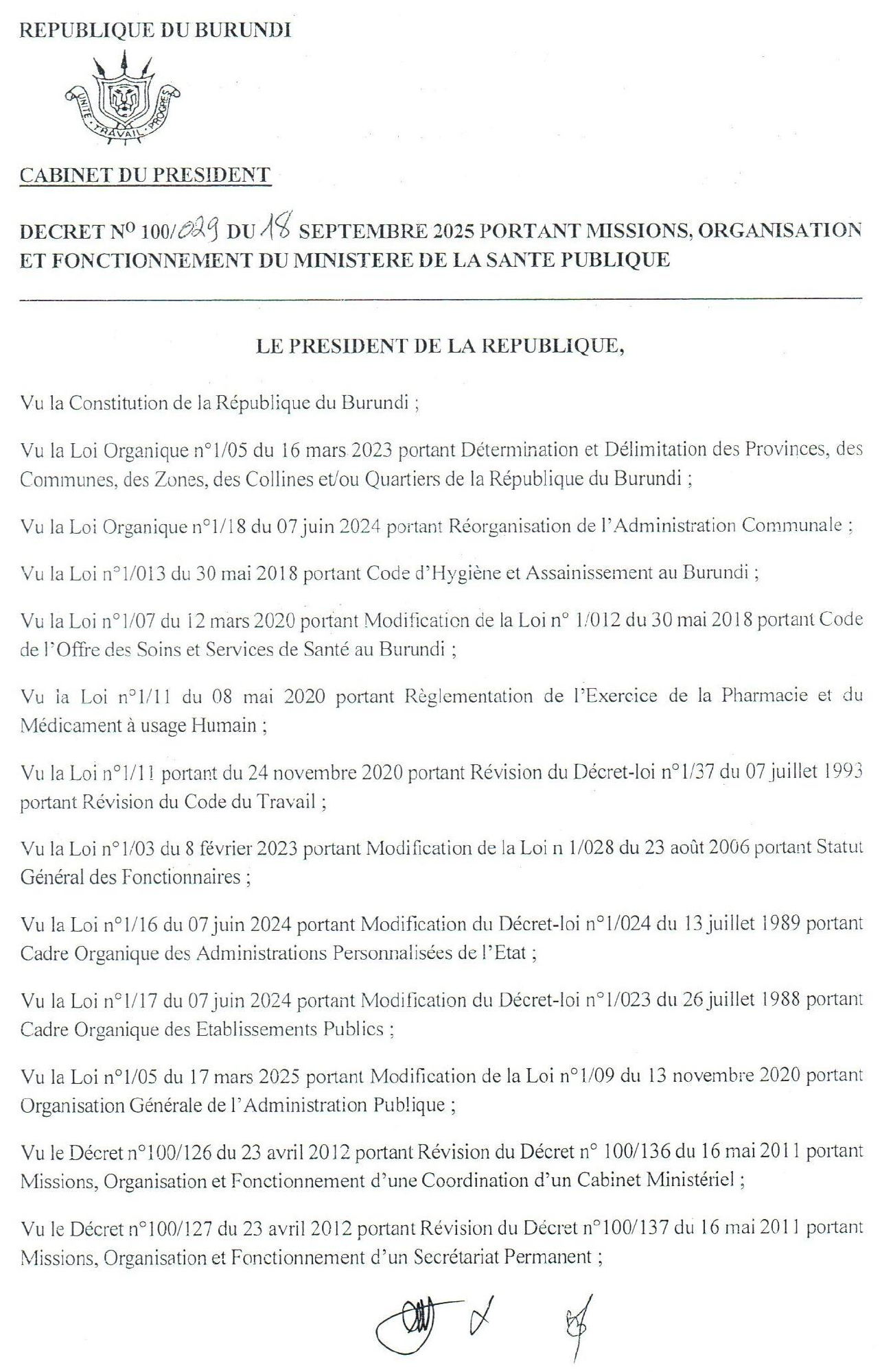 Décret n° 100/029 du 18 septembre 2025 — official PDF page 1; original table columns, symbols and diagram connections